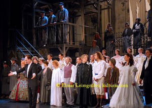 Franz Josef Breznik (Dirigent) und das Badener Ensemble des Musicals "Les Miserables"