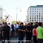 Kundgebungsteilnehmer, Polizei und Demonstranten IMG_1643