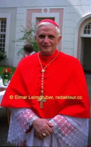 Papst Benedikt XVI., der damalige Kardinal Ratzinger bei einem seiner zahlreichen Aufenthalte in Brixen/Südtirol